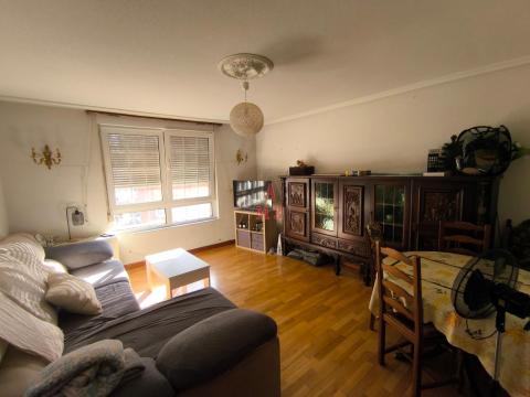 Piso de 95 m<sup style='color: #fff;'>2</sup> con 2 habitaciones y 1 baños en Trobajo del Camino.